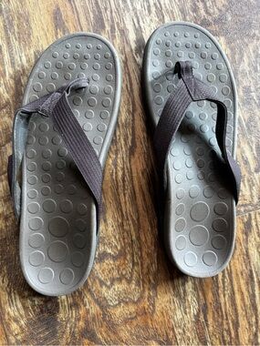 Vionic wave sandals men’s size 11 women’s size 12